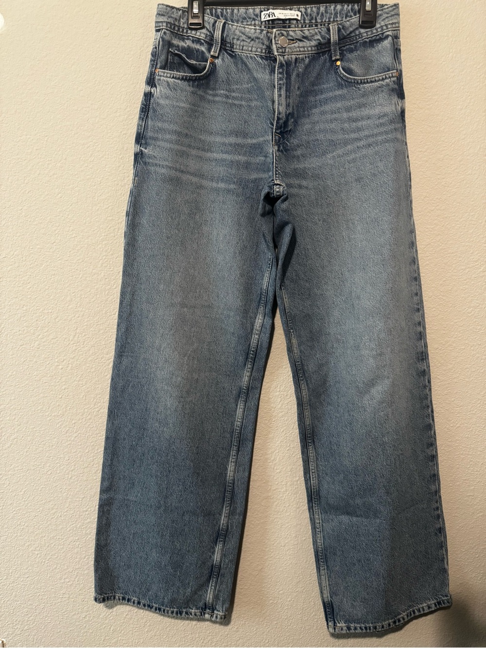 Zara Relaxed mid rise Straight-Leg jeans